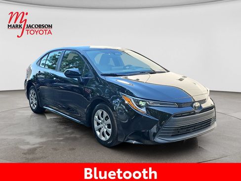 Used 2024 Toyota Corolla LE FWD image 5