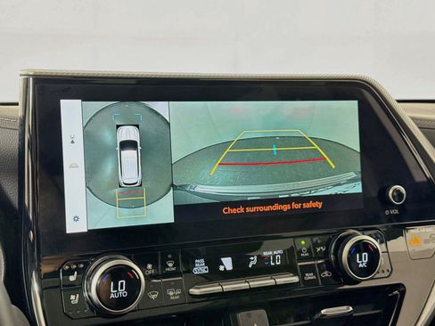 Certified 2025 Toyota Highlander Platinum AWD/4WD image 41