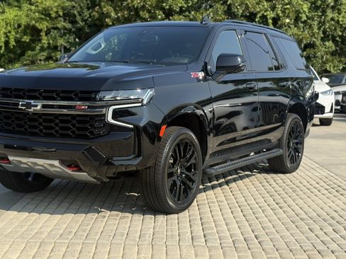 Used 2021 Chevrolet Tahoe Z71 w/ Luxury Package AWD/4WD image 2