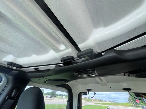 Used 2022 Jeep Wrangler Sport AWD/4WD image 22