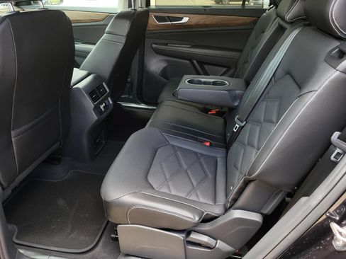Used 2024 Volkswagen Atlas SE FWD image 18