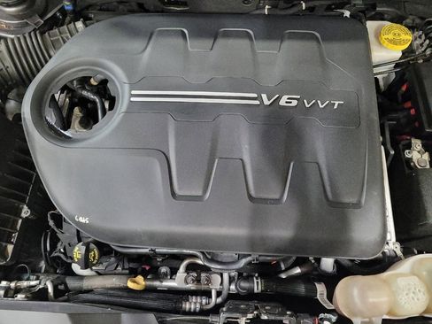 Used 2019 Jeep Cherokee Limited AWD/4WD image 30