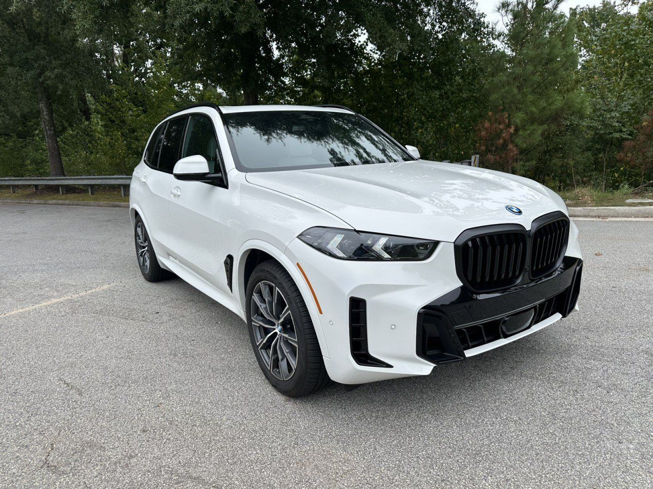 Used 2026 BMW X5 xDrive50e w/ M Sport Package AWD/4WD image 14