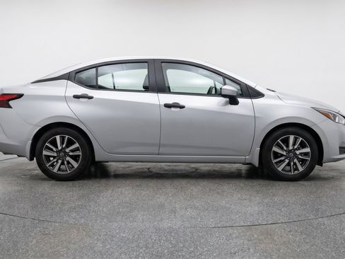 Used 2025 Nissan Versa SV FWD image 11