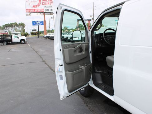 Used 2025 Chevrolet Express 3500 Extended w/ Driver Convenience Package RWD image 24