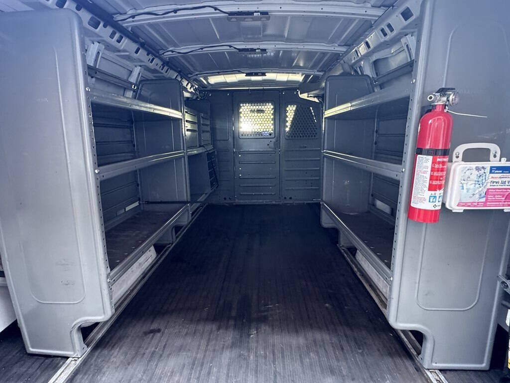 Used 2016 Chevrolet Express 2500 RWD image 16