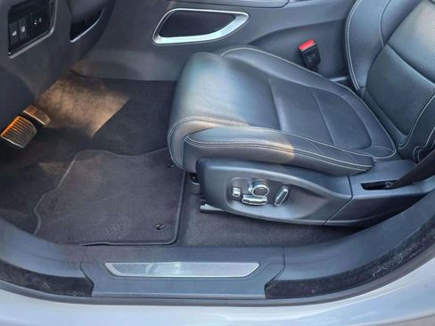Used 2018 Jaguar F-PACE R-Sport image 33