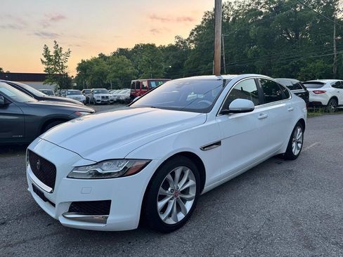 Used 2017 Jaguar XF Premium AWD/4WD image 4