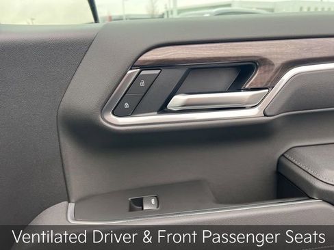 Used 2025 Chevrolet Silverado 1500 LTZ image 36