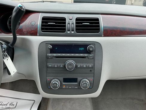 Used 2009 Buick Lucerne CXL FWD image 19