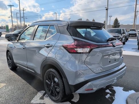 Used 2022 Nissan Kicks SR w/ Premium Package image 5
