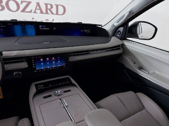 New 2026 Lincoln Navigator Premiere AWD/4WD image 25