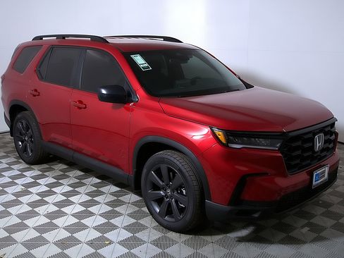 Certified 2025 Honda Pilot Sport image 6