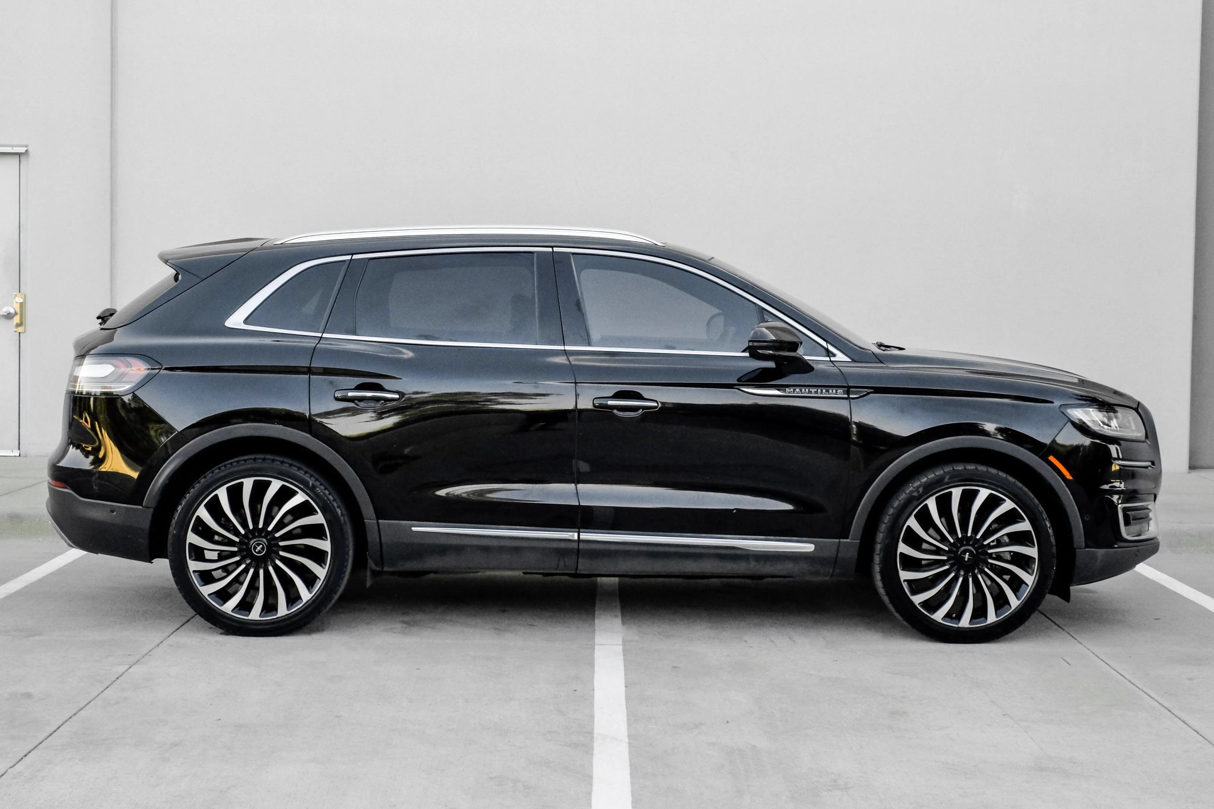 Used 2019 Lincoln Nautilus Black Label AWD/4WD image 3