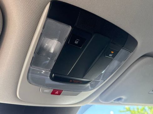Used 2025 Kia Sorento S FWD image 18