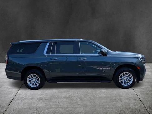 Used 2021 Chevrolet Suburban LT RWD image 3