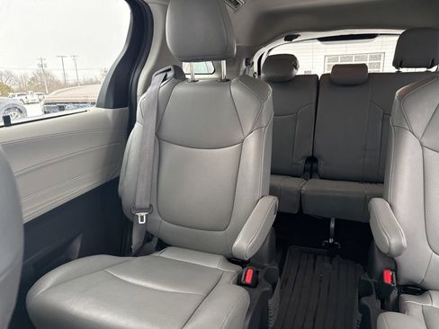 Used 2023 Toyota Sienna XLE w/ XLE Plus Package image 14