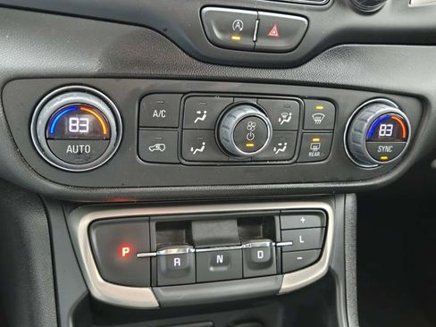 Used 2024 GMC Terrain Denali w/ Denali Premium Package image 29