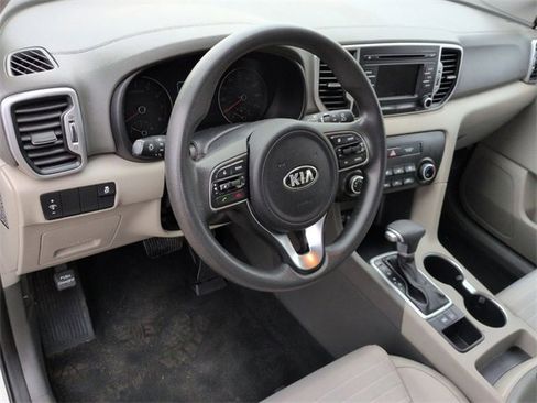 Used 2018 Kia Sportage LX image 11