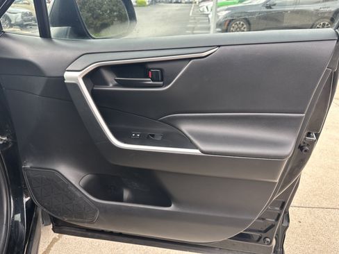 Used 2021 Toyota RAV4 LE AWD/4WD image 35