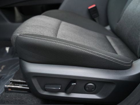 Used 2025 Nissan Rogue SV image 14