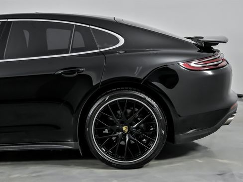 Used 2018 Porsche Panamera 4S image 9