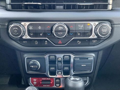 Certified 2025 Jeep Wrangler Unlimited Rubicon w/ Safety Group AWD/4WD image 19