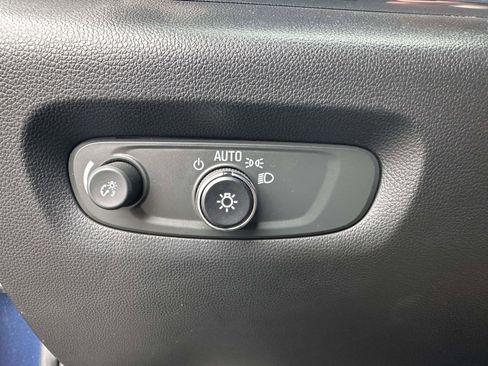 Used 2023 Chevrolet Traverse LT image 20