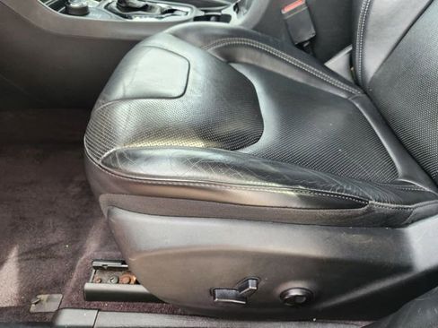 Used 2019 Jeep Cherokee Limited image 23