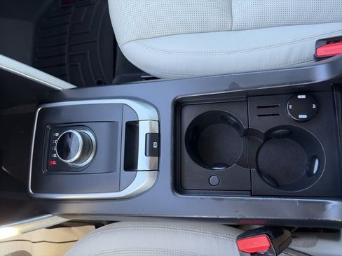 Used 2018 Land Rover Discovery Sport HSE AWD/4WD image 17