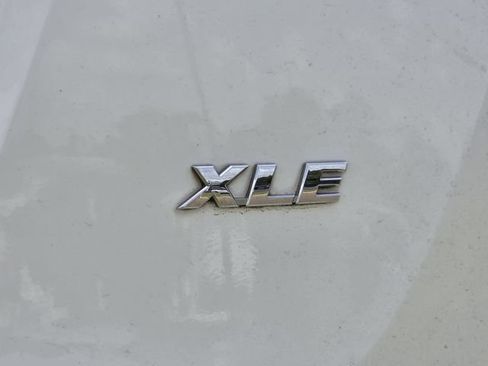 Used 2018 Toyota RAV4 XLE w/ Plus Extra Value Package FWD image 7