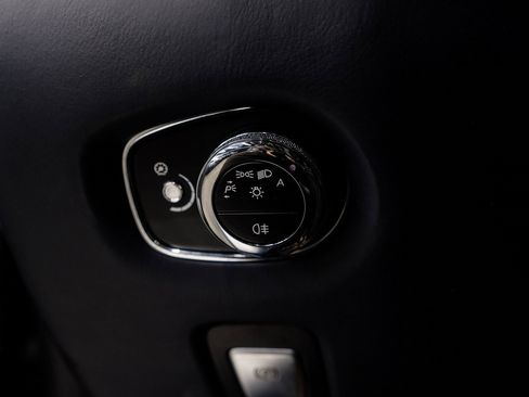 Used 2018 Aston Martin DB11 V12 image 35