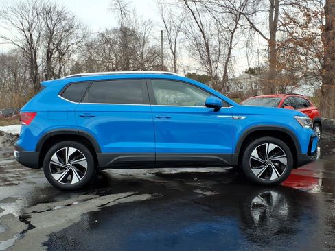 Used 2023 Volkswagen Taos SE w/ Panoramic Sunroof Package AWD/4WD image 6