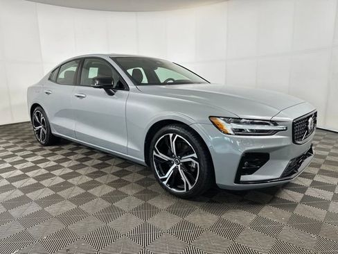 Used 2024 Volvo S60 B5 Plus image 2
