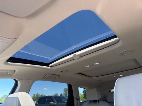 Used 2024 Buick Enclave Avenir w/ Avenir Technology Package AWD/4WD image 35
