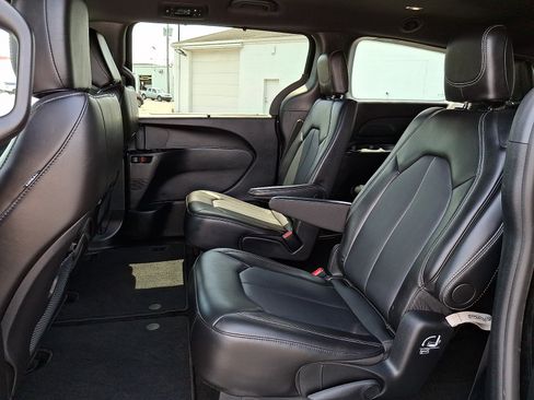 Used 2025 Chrysler Pacifica Select FWD image 22