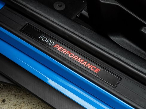 Used 2022 Ford Mustang Shelby GT500 w/ Carbon Fiber Track Pack RWD image 31