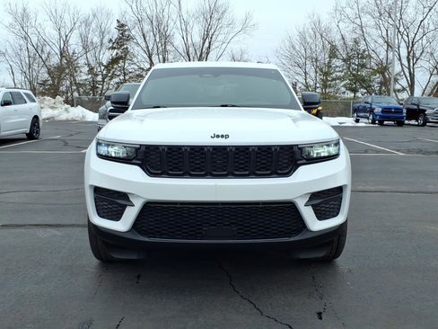 Certified 2023 Jeep Grand Cherokee Altitude image 8