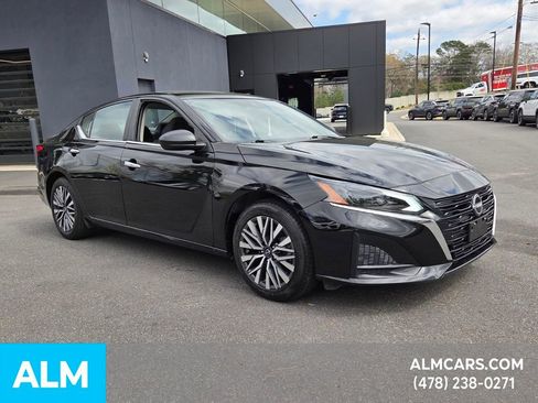 Used 2025 Nissan Altima 2.5 SV image 15