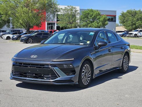 Used 2025 Hyundai Sonata SEL FWD image 2