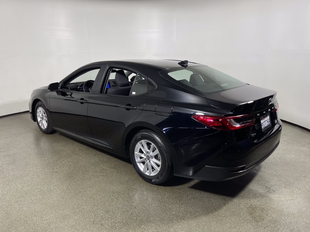 Used 2025 Toyota Camry LE FWD image 5