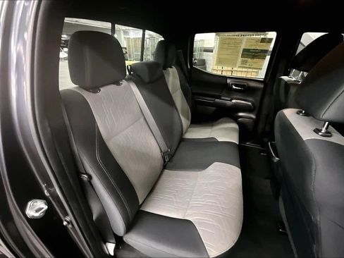 Used 2022 Toyota Tacoma TRD Sport w/ Technology Package image 20