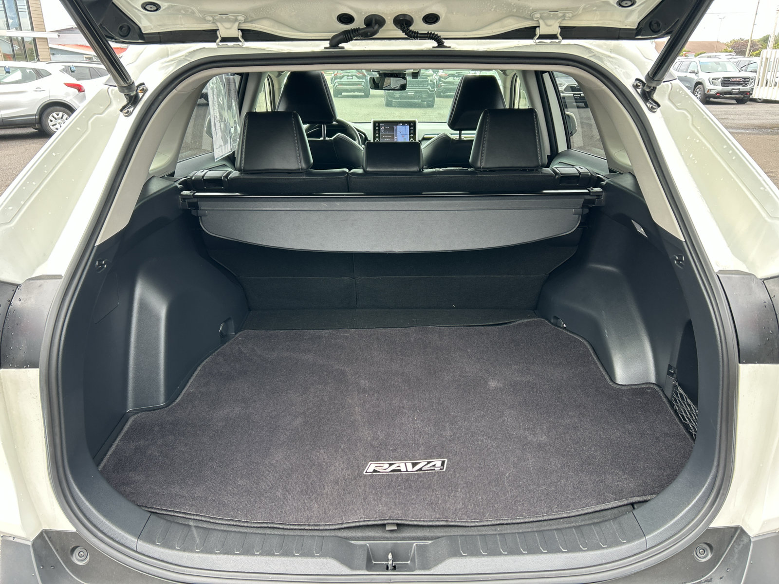 Used 2019 Toyota RAV4 Limited w/ Cold Weather Package AWD/4WD image 30