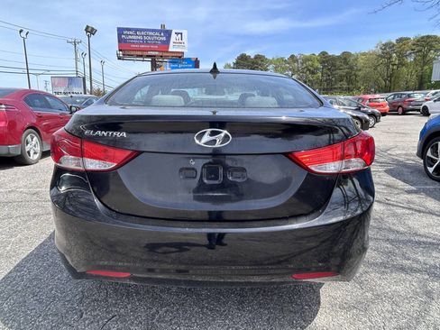 Used 2013 Hyundai Elantra GLS w/ Preferred Pkg image 8