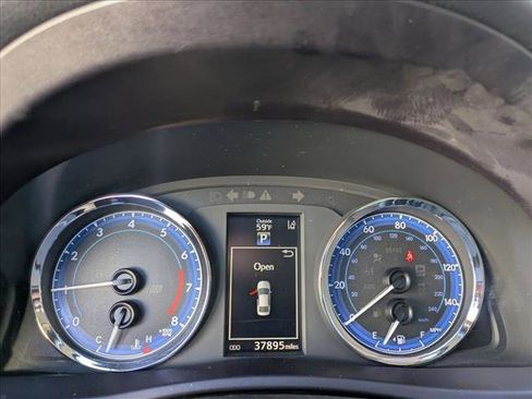 Used 2018 Toyota Corolla SE image 11