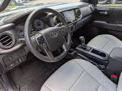 Used 2021 Toyota Tacoma TRD Off-Road w/ Technology Package AWD/4WD image 13