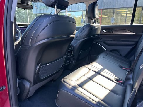 Used 2023 Jeep Grand Cherokee image 49