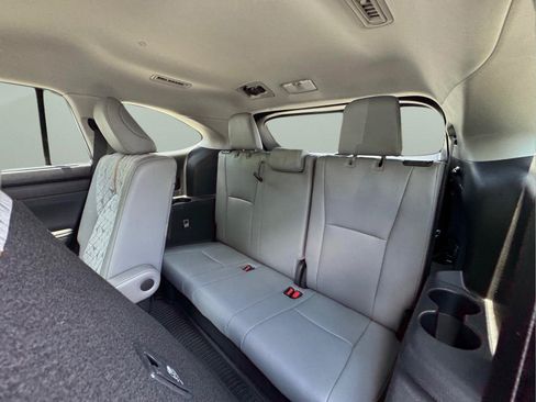 Used 2023 Toyota Highlander Bronze Edition FWD image 15