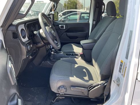 Used 2024 Jeep Wrangler Unlimited w/ Convenience Group AWD/4WD image 18
