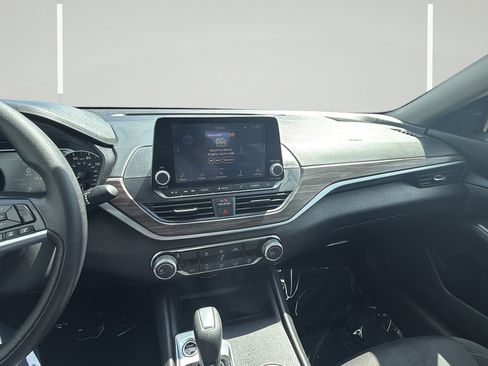 Used 2025 Nissan Altima 2.5 SV FWD image 22